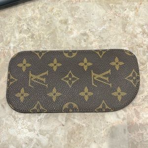 Louis Vuitton Monogram Etui Lunettes Plat Eyeglass Case